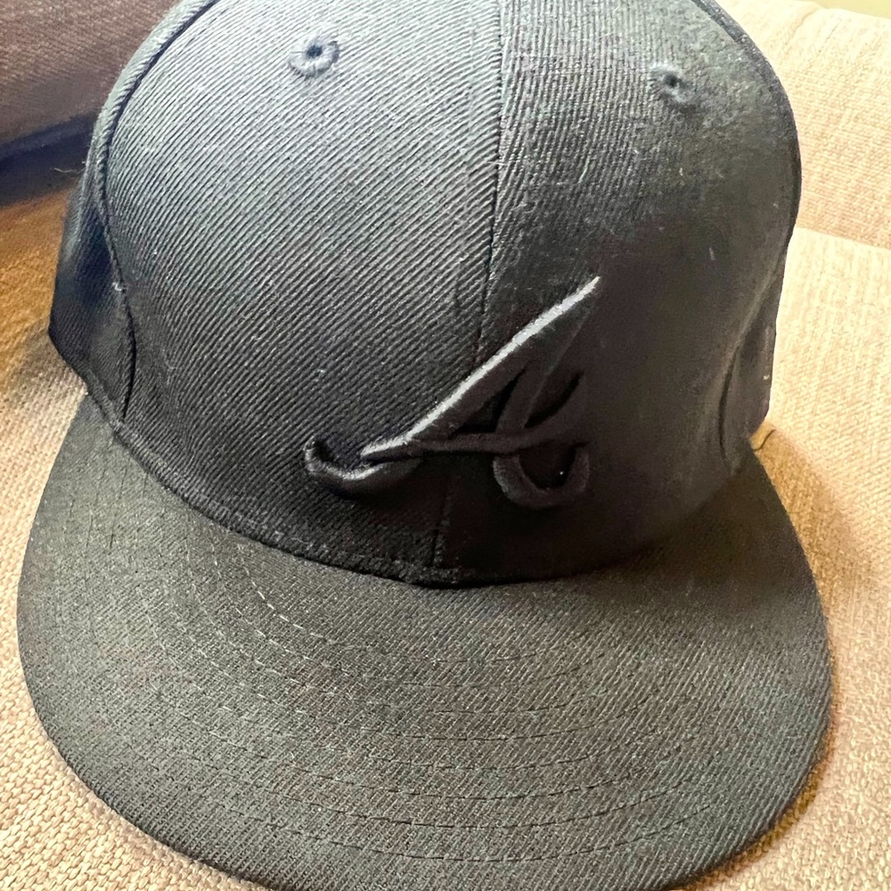 Atlanta Braves MLB Blackout 59FIFTY: Fitted Hat 7 1/2